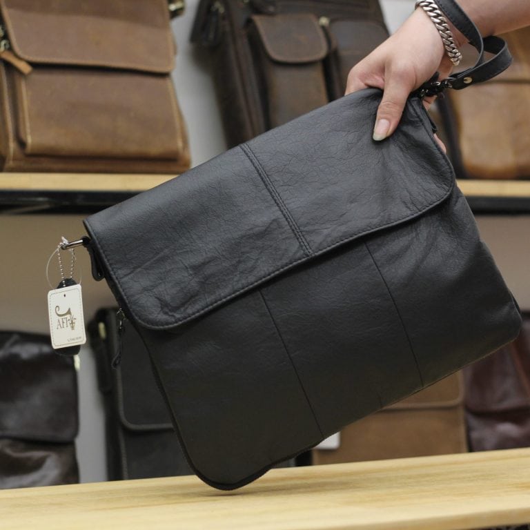 Túi đeo chéo nam công sở CD011 màu đen