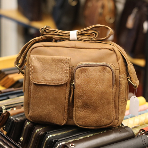 Túi đeo chéo nam Lano da bò thật thời trang bụi bặm KT81 Túi đeo chéo nam Lano da bò thật thời trang bụi bặm KT81