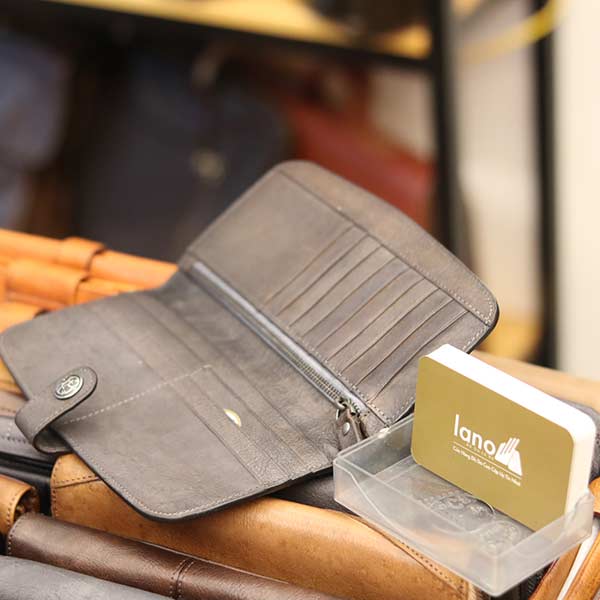 Ví cầm tay nam Lano da thật trẻ trung năng động VCTN034 - bên trong