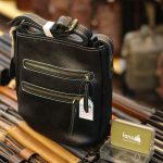 Túi da nam đeo chéo Lano thời trang đọc lạ KT120 màu đen góc nghiêng