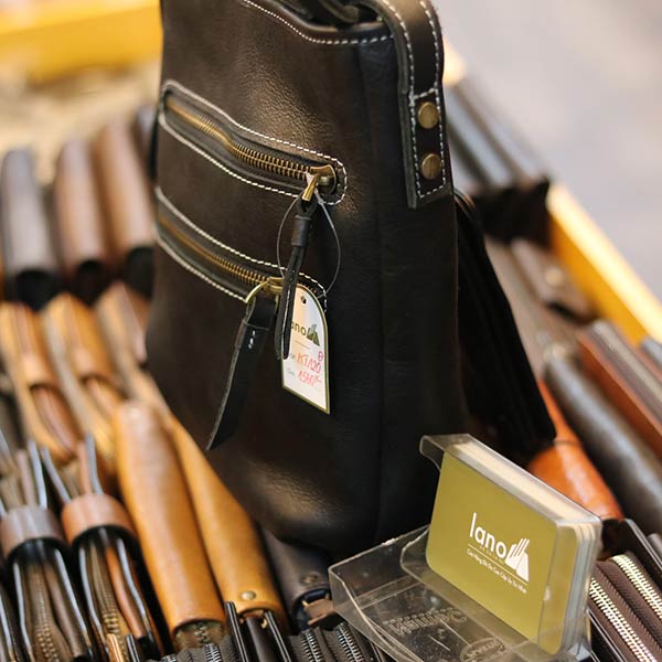 Túi da nam đeo chéo Lano thời trang đọc lạ KT120 thân túi