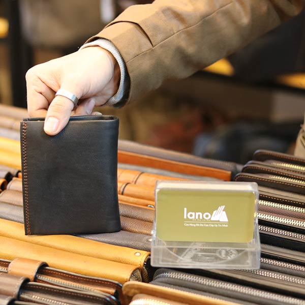 Ví nam da bò thời trang Lano biểu tượng đầu trâu VDN055 - mặt sau