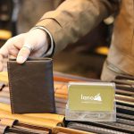 Ví nam da bò thời trang Lano biểu tượng đầu trâu VDN055 - mặt sau