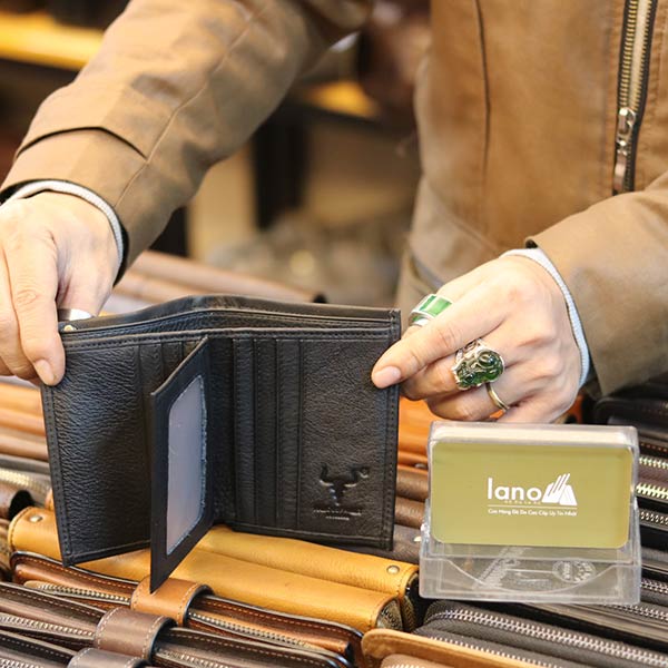Ví nam da bò thời trang Lano biểu tượng đầu trâu VDN055 - ngăn trong