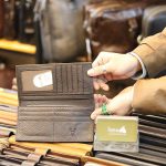 Ví cầm tay nam 2 gấp Lano thời trang cá tính VCTN064 bên trong