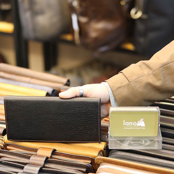 Ví cầm tay nam da bò Lano mẫu mới 2019 mặt sau Ví cầm tay nam da bò Lano mẫu mới 2019 mặt sau