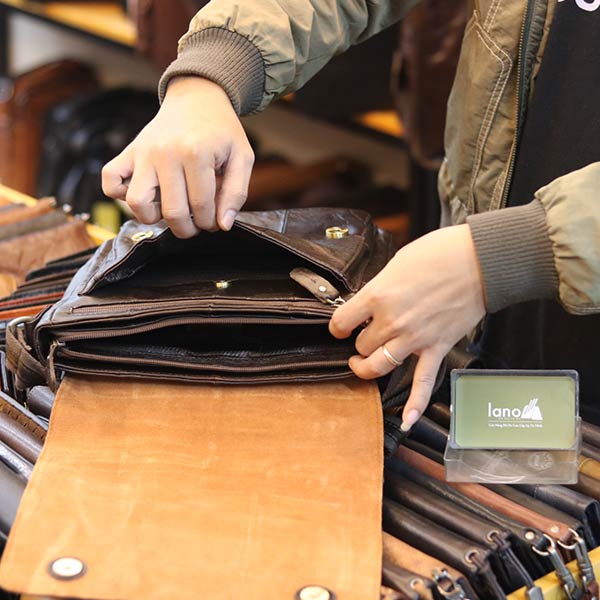 Túi da đeo chéo đựng iPad Lano da bò thật nắp đậy KT136