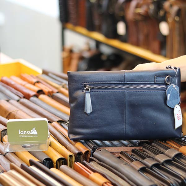 Túi cầm tay nam mini da bò Lano mẫu mới 2019 CLT18 - mặt sau