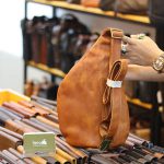 Túi da đeo chéo ngực nam thời trang gọn nhẹ TDL57 - mặt sau