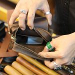 Túi da Lano đeo chéo hông mini chính hãng Contact KT147 ngăn trong