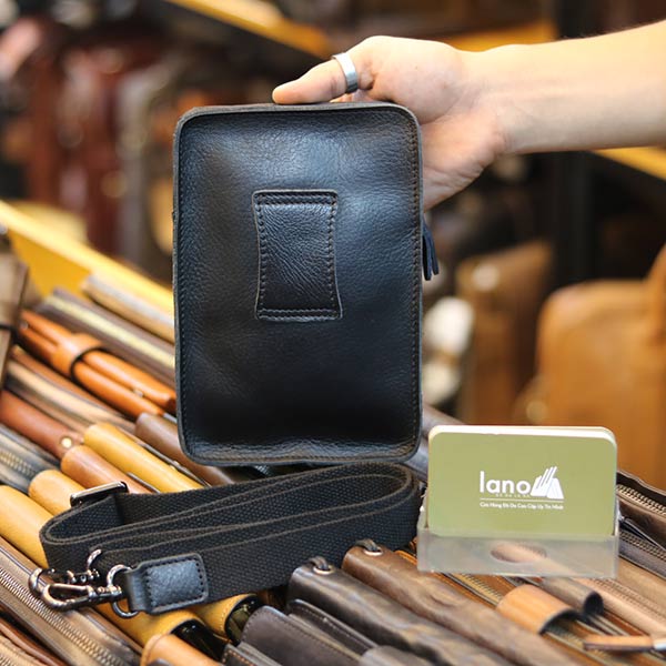 Túi da Lano đeo chéo hông mini chính hãng Contact KT147 mặt sau