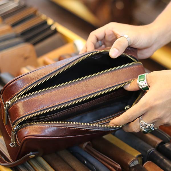 Túi cầm tay nam dạng hộp Lano da bò thật xách tay cao cấp CLT20 ngăn trong Túi cầm tay nam dạng hộp Lano da bò thật xách tay cao cấp CLT20 ngăn trong