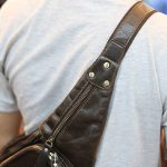 Túi da bao tử đeo bụng cho nam chính hãng Contact TDB011 đeo chéo