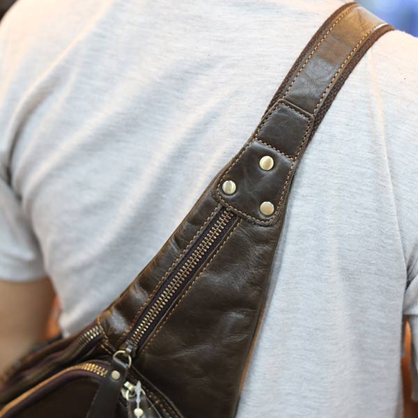 Túi da bao tử đeo bụng cho nam chính hãng Contact TDB011 đeo chéo