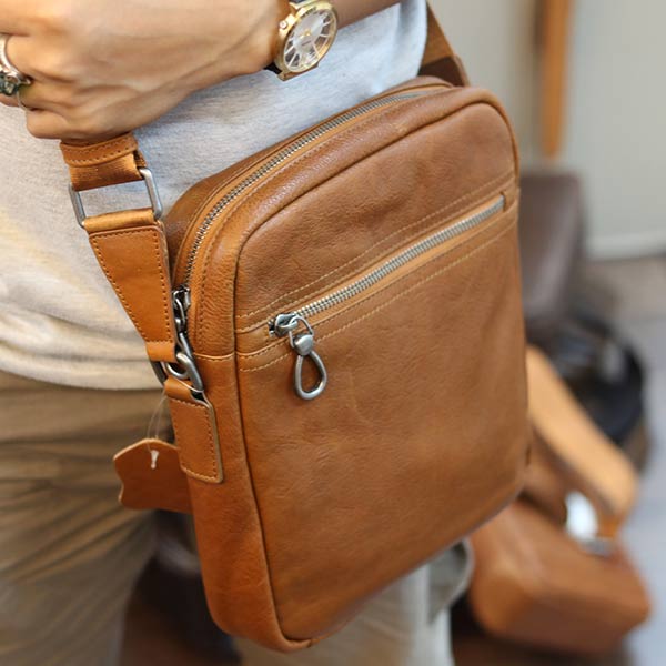 Túi da đeo chéo nam Lano KT152