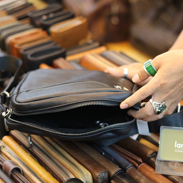 Túi da đeo chéo nam Lano KT152 ngăn trong