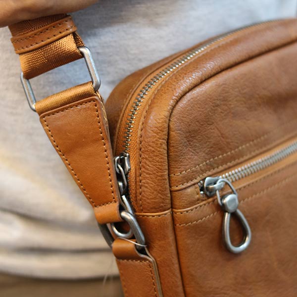 Túi da đeo chéo nam Lano KT152