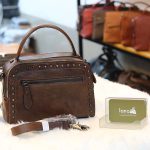 Túi xách nữ đinh tán viền da thật Handmade TXN026 mặt sau