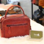 Túi xách nữ đinh tán viền da thật Handmade TXN026 mặt sau