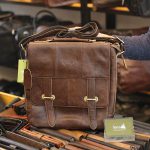 Túi da nam đeo chéo Lano đựng iPad KT157