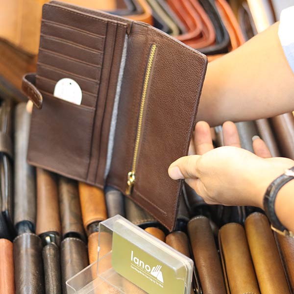 Ví da cá sấu cầm tay 2 gấp loại nhỏ mẫu mới 2019 VCSCT02