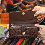 Ví da cá sấu cầm tay cao cấp 3 gấp loại nhỏ VCSCT03