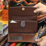 Ví da cá sấu cầm tay cao cấp 3 gấp loại nhỏ VCSCT03