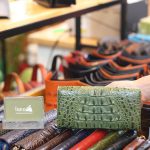 Ví da cá sấu cầm tay cao cấp 3 gấp loại nhỏ VCSCT03