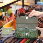 Ví da cá sấu cầm tay cao cấp 3 gấp loại nhỏ VCSCT03