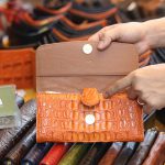 Ví da cá sấu cầm tay cao cấp 3 gấp loại nhỏ VCSCT03