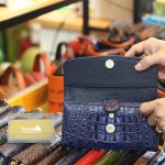 Ví da cá sấu cầm tay cao cấp 3 gấp loại nhỏ VCSCT03