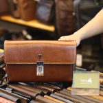 Túi cầm tay da bò khóa số thời trang nam tính CLT36