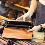 Túi cầm tay da bò khóa số thời trang nam tính CLT36