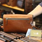 Túi cầm tay da bò khóa số thời trang nam tính CLT36