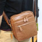 Túi da đeo chéo gọn nhẹ tiện lợi KT167