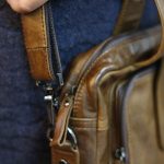 Túi da nam xách tay đeo chéo kiểu dáng công sở KT168