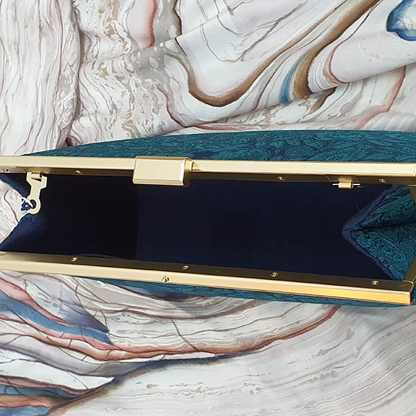 a56b19e0ec34156a4c259