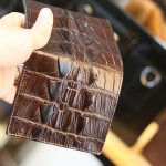 Ví cá sấu cao cấp gai đuôi 1 mặt dáng đứng VCSGD01