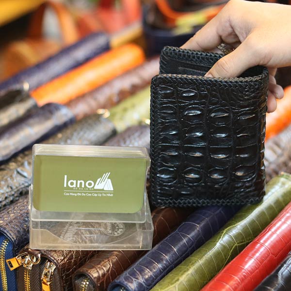 Vi cá sấu đứng đan viền 1 mặt nhỏ gọn tiện lợi VCSDDV03