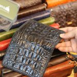 Vi cá sấu đứng đan viền 1 mặt nhỏ gọn tiện lợi VCSDDV03