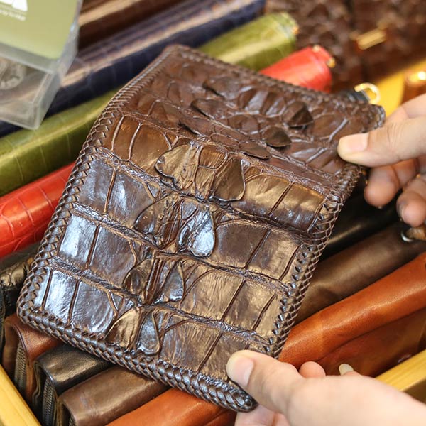 Vi cá sấu đứng đan viền 1 mặt nhỏ gọn tiện lợi VCSDDV03