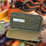 Ví cầm tay da cá sấu hàng xuất khẩu 1 khóa kèo lồi VCSCT09