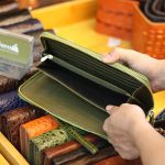 Ví cầm tay da cá sấu hàng xuất khẩu 1 khóa kèo lồi VCSCT09