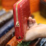 Ví cầm tay da cá sấu hàng xuất khẩu 1 khóa kèo lồi VCSCT09