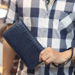 Ví cầm tay da cá sấu hàng xuất khẩu 1 khóa kèo lồi VCSCT09