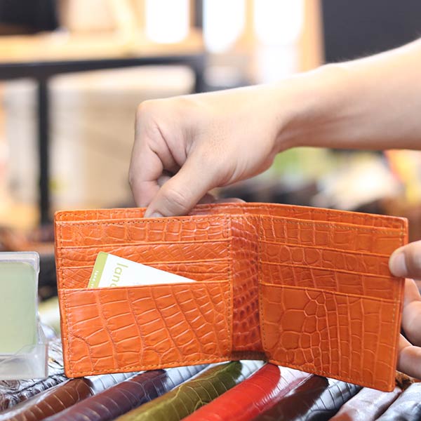 Ví nam da cá sấu loại ngang mẫu mới 2020 gai đuôi 2 mặt VCSNGD12