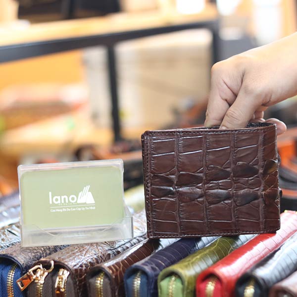 Ví nam da cá sấu loại ngang mẫu mới 2020 gai đuôi 2 mặt VCSNGD12