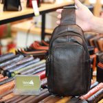 Túi da đeo ngực sling bag nhỏ gọn tiện lợi Lano TDL79