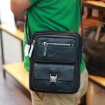 Túi da đeo chéo nam dạng hộp dày dặn tiện lợi KT186