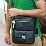 Túi da đeo chéo nam dạng hộp dày dặn tiện lợi KT186
